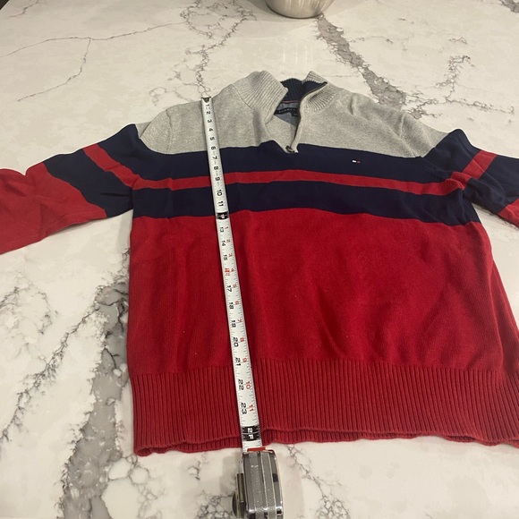 Tommy Hilfiger men’s small half zip sweater - Picture 4 of 6